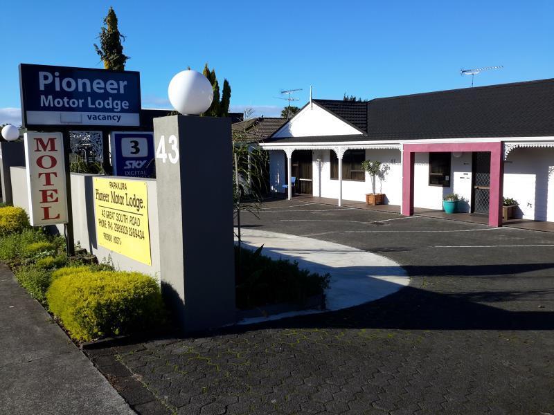 Papakura Pioneer Motor Lodge & Motel ภายนอก รูปภาพ